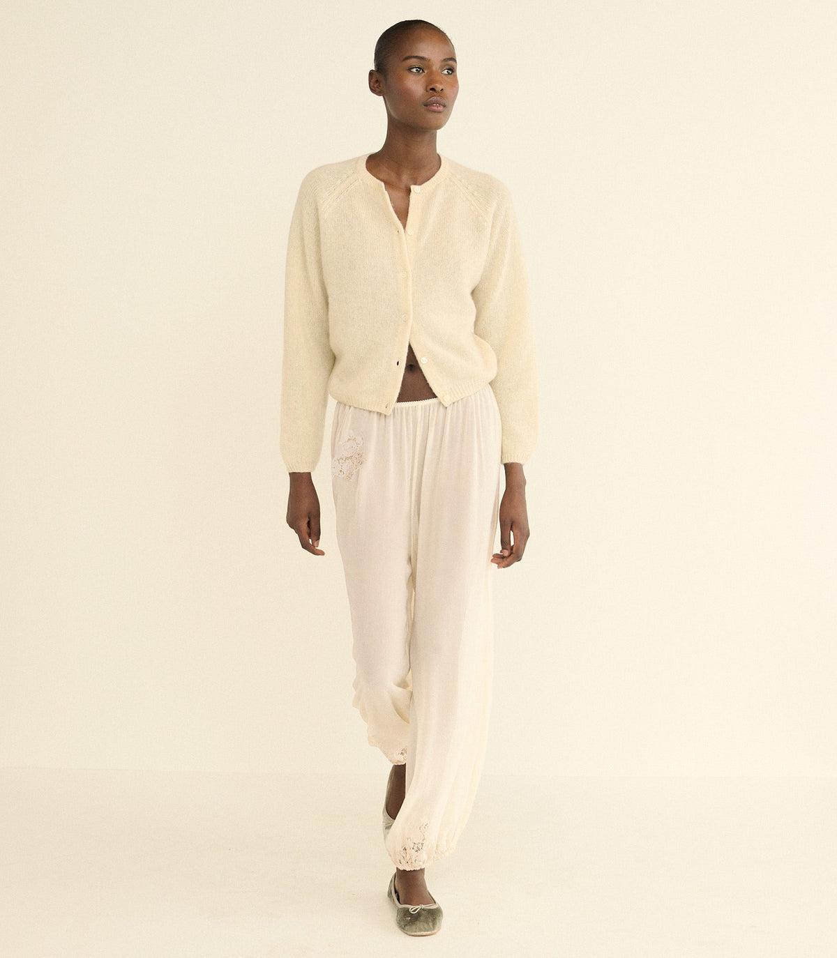 Peroline Cashmere Cardigan in Dogwood - view 3